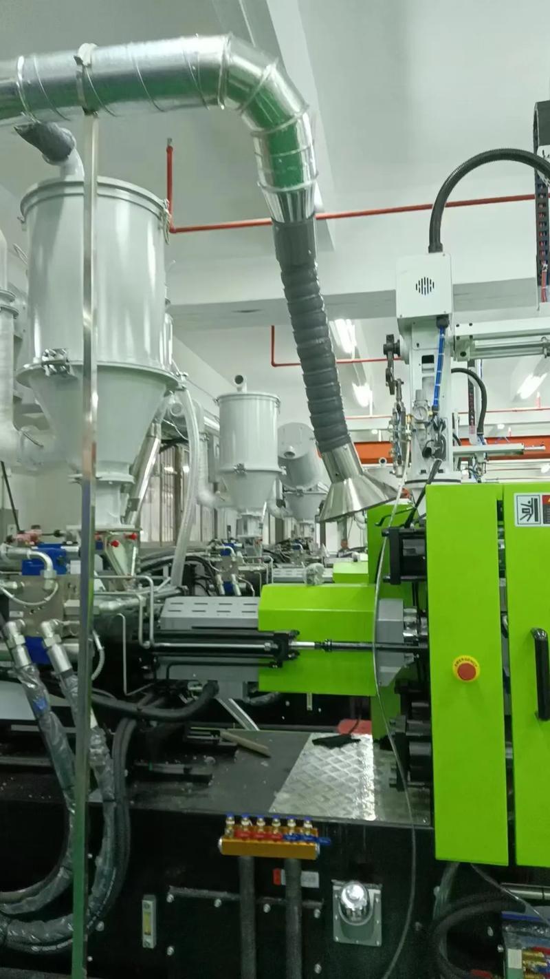 守护蓝天 注塑厂废气处理工与环保通风设备的使命